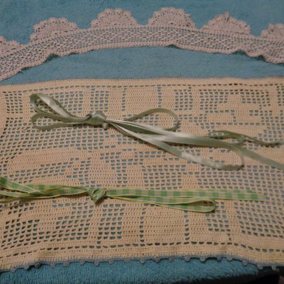 OLD MONEY VINTAGE CROCHETED LACE EDGING PIC DOILY & RIBBONS LOT 4 PIECES